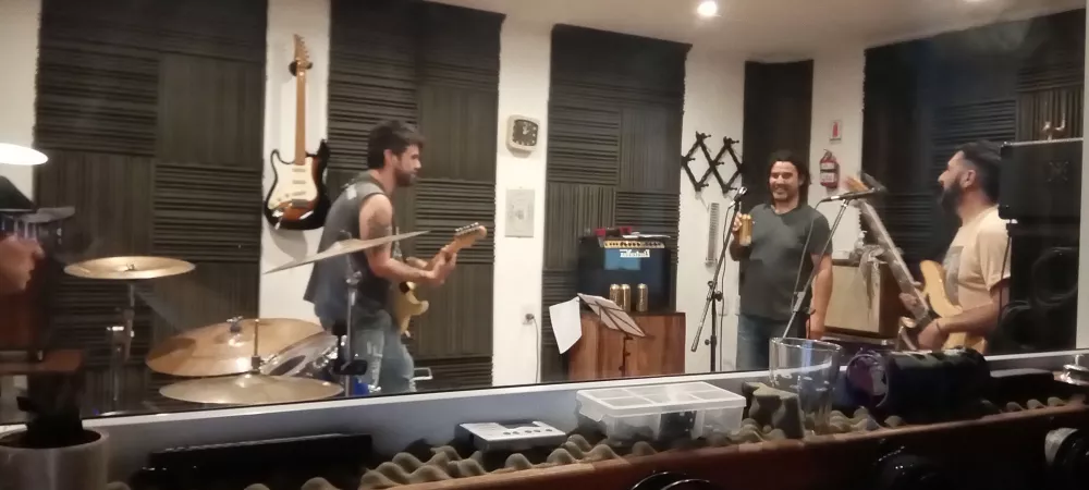 Banda preproduciendo