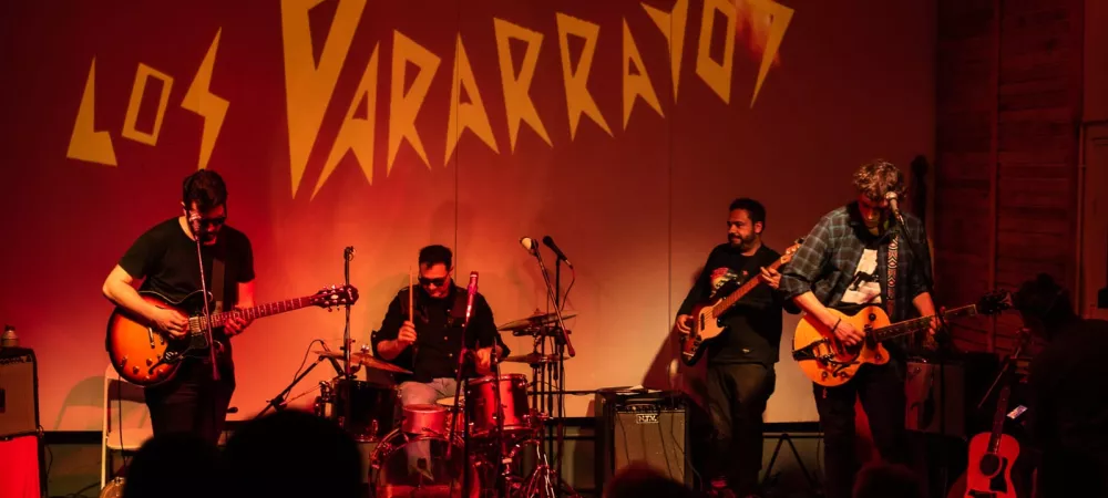 Los pararrayos tocando en Estación Provincial de la ciudad de La Plata